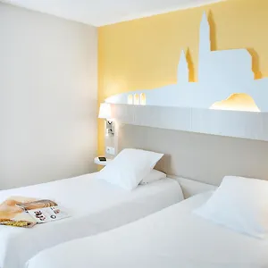 https://saint-sauveur.midi-pyreneeshotels.com