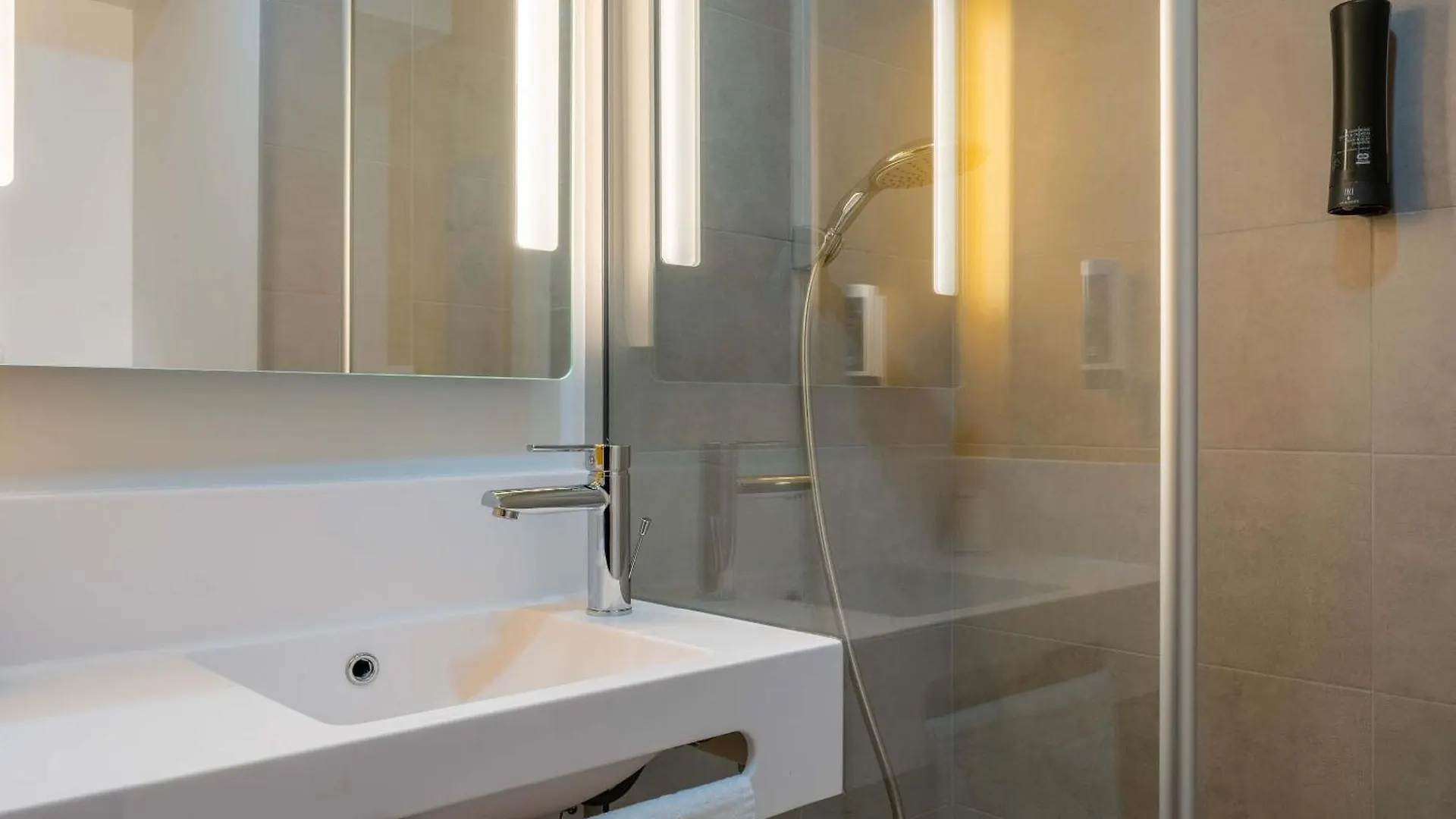 B&B Hotel Annecy Cran-Gevrier 2*,